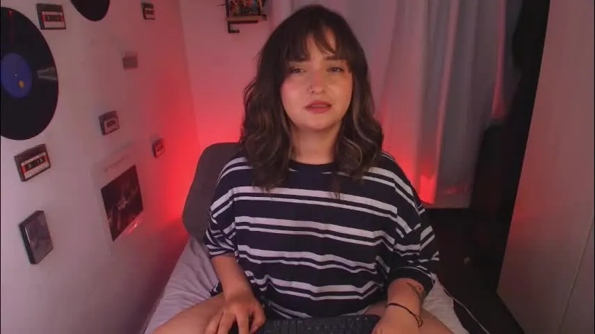 sarah_cuteeyes — Sarah_cuteeyes's room #hairy #nonude #bodycurvy