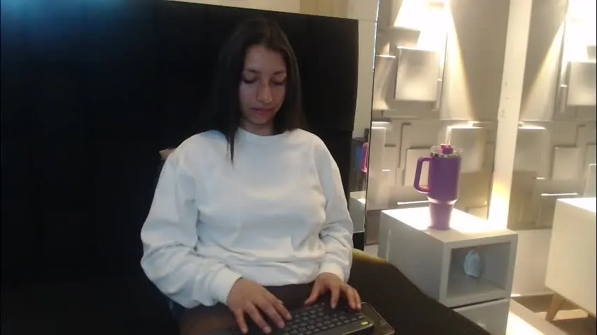 saray_pink — Welcome to Saray's Room #latina #new #c2c #slim