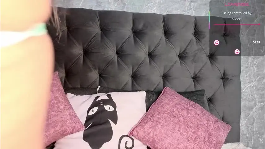 sasha__blaze — GOAL: Rub nipples [21 tokens remaining] Let’s turn up the heat with some playful banter and deep eye contact #teen #bbw #ebony #curvy #bigass