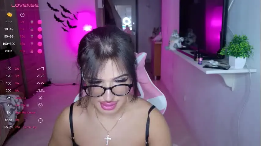 shayloren — Goal: Flash my hard nipples close to cam [89 tokens left] #athletic #feet #smalltits #heels