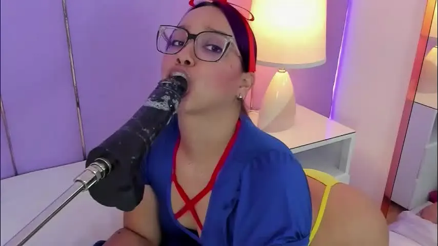 sophyruiz_ — Deepthroat messy without top [124 tokens left] #smalltits #saliva #deepthroat #gag #fuckmachine