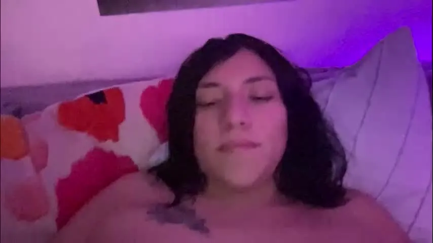 suzyishellawet — Sup guys, send me tokens xoxo, tank u 💖 🎀 #c2c #married #latina #feet