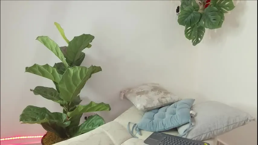 swt_helen — enjoy my room 🌻😘 GOAL IS: ride torso + deep Throat #latina #teen #lovense #natural #young [472 tokens remaining]