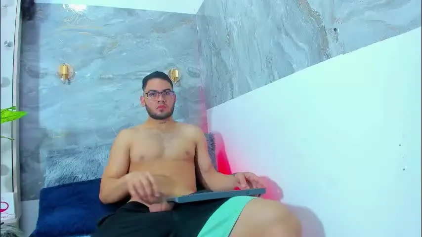 taylorwithtayler — GOAL: TOTAL NAKED [110 tokens remaining] Welcome to my room! #boy #muscles #bigcock #feet #cum