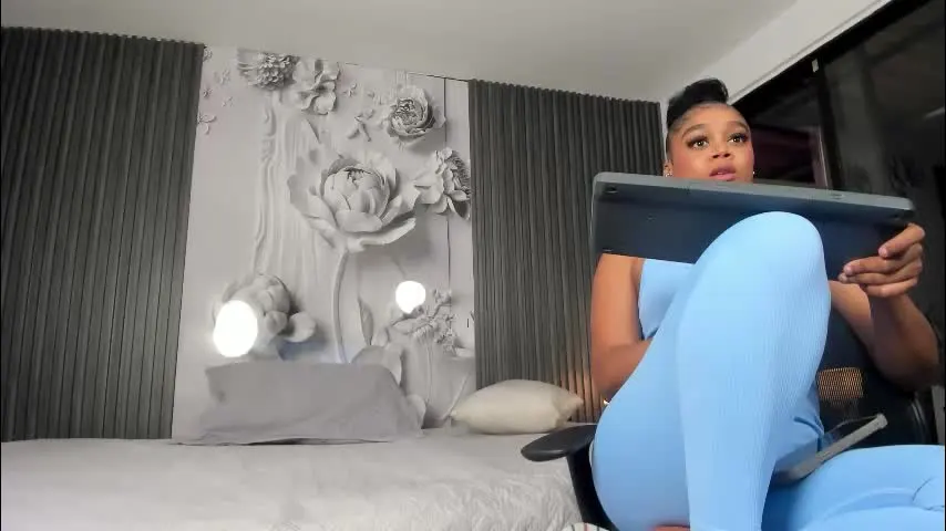 thamara_foxxx — Lovense Lush on - Interactive Toy that vibrates with your Tips #ebony #latina #squirt #curvy #deepthroat