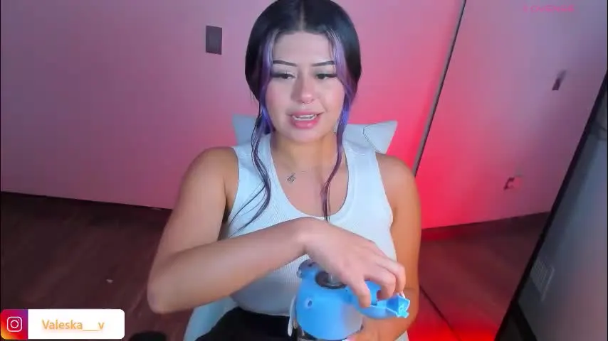 valeska__v — GOAL: show boobs and oil [490 tokens remaining] The more vibes more bounce