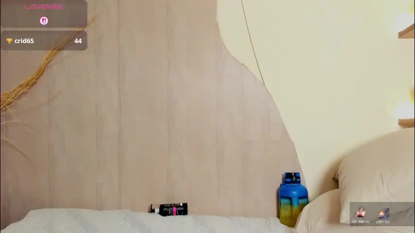 vane_lips — GOAL: control machine for 5 minutes [565 tokens remaining] Try my magnificent machine #fuckmachine #squirt #lush #latina #oil