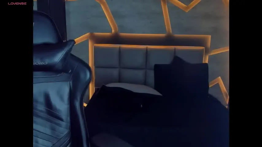 venomdoll_ — GOAL: Show body [0 tokens remaining] Cute face, dangerous th oughts 🖤 #bigboobs #bigass #18 #cum #squirt