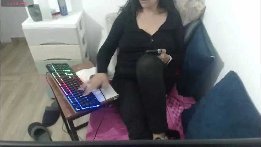 venus496613 — GOAL: oil boobs [145 tokens remaining] Welcome to my room! #hairy #boobs #mature #fuck-machine #new