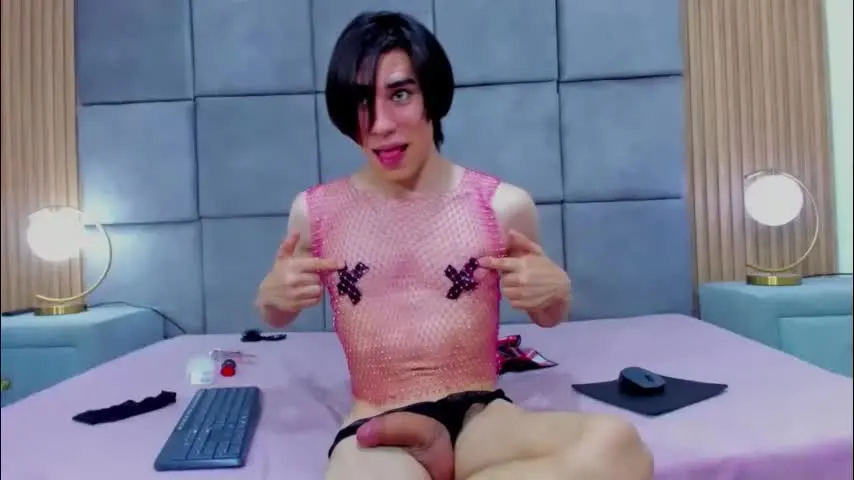 yu_yang69 — GOAL: Sexy Dance [297 tokens remaining] Welcome to my room! #feet #femboy #trans #lovense #new