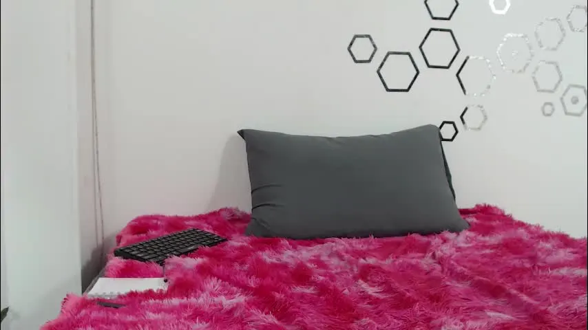 zoe_velvet — Total nude [0 tokens remaining]