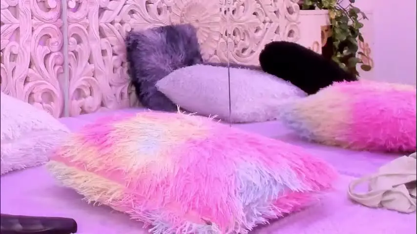 zoehilton — SLOW AND EASY, OR FAST AND CRAZY -- Current Goal: FULL NAKED at 49 tokens -- PVT ON♥C2C♥LUSH ON♥SN4P SALES♥ #curly #lovense #natural #pvt #hairy #latina #squirt