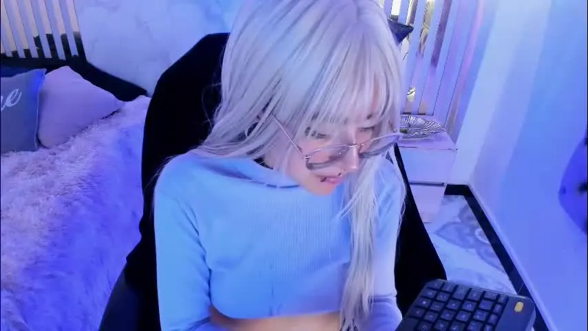 allissoon_ — GOAL: SEXY TWERK + OFF BRA [17 tokens remaining] Hey!💕 Come into my room, you can't imagine the wonders I can make you feel 😉 #skinny #blowjob #18 #squirt #smalltits