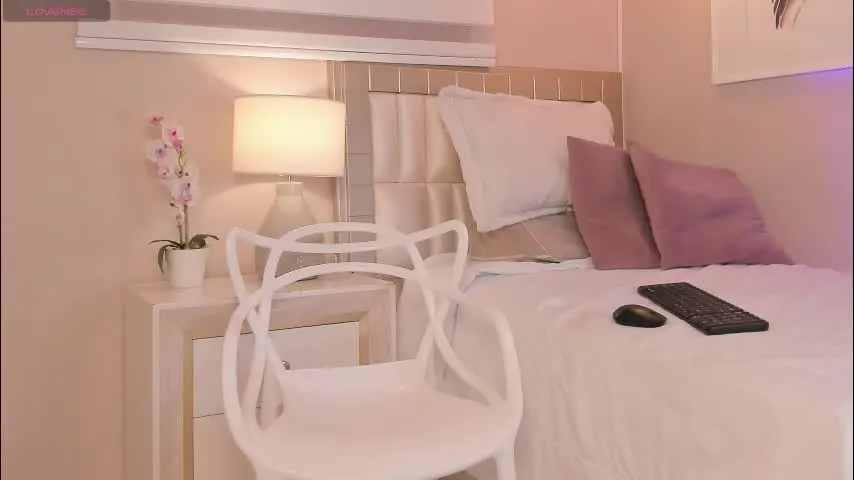 angie__x — WELCOME GUYS !! PLAY MY PUSSY WET //CUM #latina #squirt #bigass #ebony #young [220 tokens remaining]