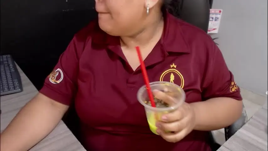 angy_ro12 — GOAL: MERRY CHRISTMAS TO ANGY [600 tokens remaining] Welcome to my room! #ebony #office #nonude #BBW #christmas