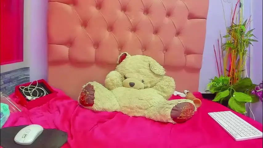 bellaseduzione — Goal: ❤️Sexy Dance💃 #dance #dirtytalk #twerk #party #kinky - Next Goal: ❤️Show Panties👙