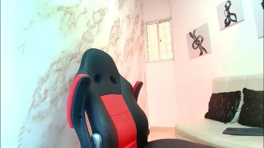 bless_jones — GOAL: show hard cock [85 tokens remaining] Welcome to my room! #muscle #young #blonde #18 #new