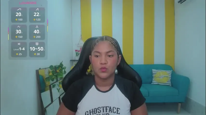 cristal_war — GOAL: show tit + oil [85 tokens remaining] Hello guys, I am a big and horny woman, help me, I am harder, fuck me please😈💦 #ebony #bigass #anal #squirt #latina