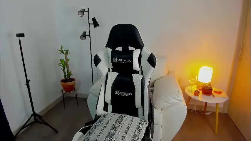 dafboy_ — Lovense On BIG LATIN MUSCLE BOY - HARD ROCK DICK #muscle #gay #findom #bigcock #anal [1078 tokens remaining]