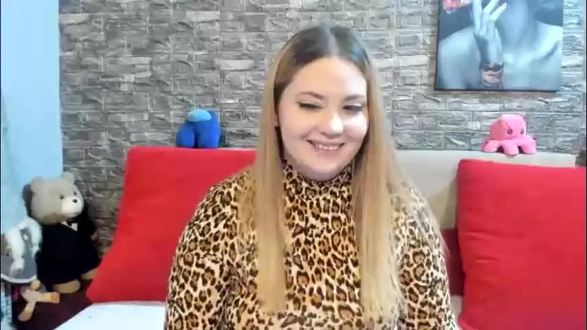 kalindahot — Helloo!! - Goal: Naked [856 tokens left] #smoke #natural #bigass