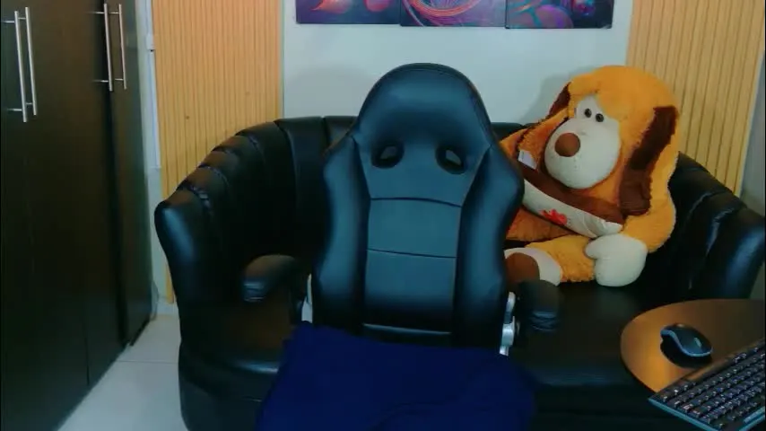 kygo_williams — GOAL: Sexy Dance [55 tokens remaining] Welcome to my room! #feet #black hair #latino #lovense #masturbation