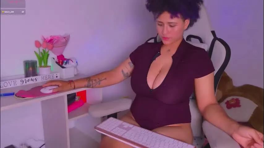 liaamoretzz — French kisss #bigboos #18 #bigass #fuckmachine #lesbian [0 tokens remaining]