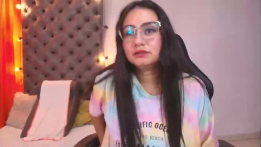 luna021_1 — A super blowjob for 5 minutes 💦 #lovense #latina #new #18 #shy [200 tokens remaining]