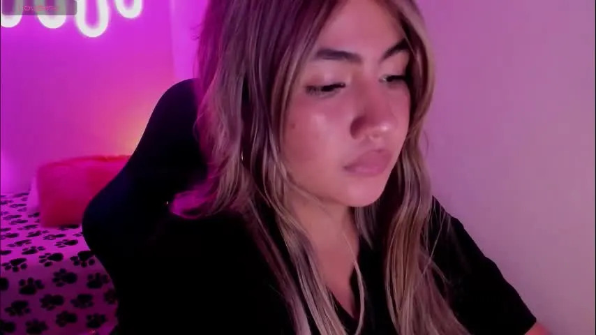 madii_smth — Tip 33 tokens to roll the dice and win a prize! #bbw #leggings #bigass #findom #latina