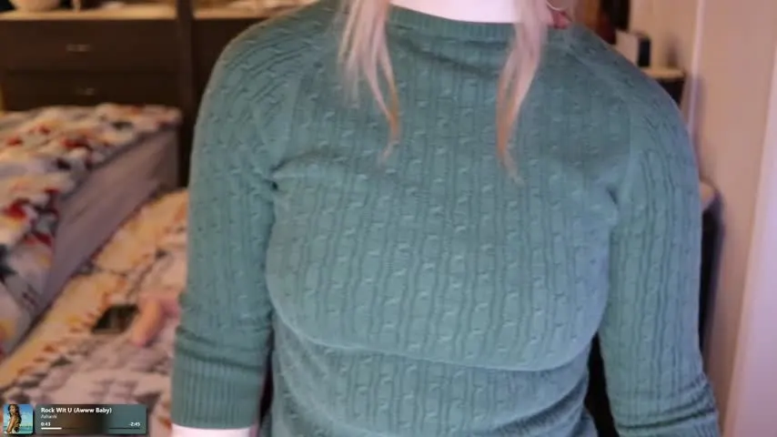 maevivant — ClassicTicket: Hidden Cam show. Tip 100 tokens to get your ticket. Type /cmds to see all commands.