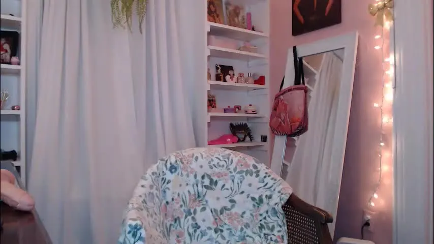 marigoldrue — Marigoldrue's room! Help me reach 3k followers! check out my tip menu! #new #blonde #canadian #horny #bigbooty