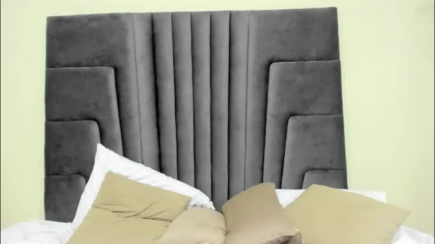 mia_smith_x — GOAL: Show panties [44 tokens remaining] Fuck me with oil and enjoy my body 🪔 #ebony #bigass #latina #bigboobs #skinny"