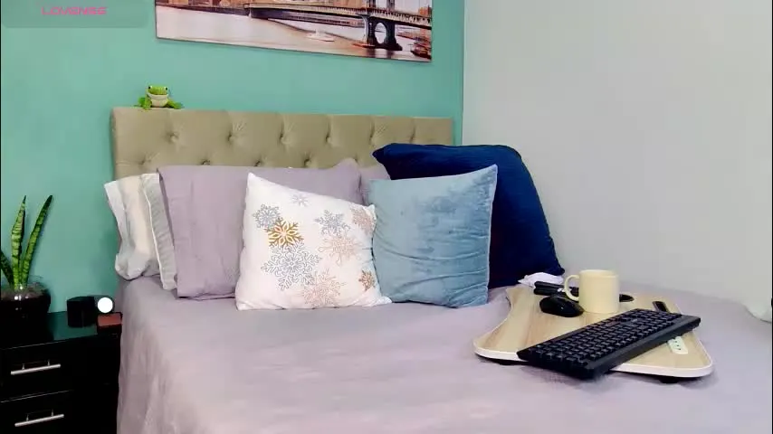 reese_yanella — flash tits #latina #milf #squirt #anal #feet #blowjob [39 tokens left]