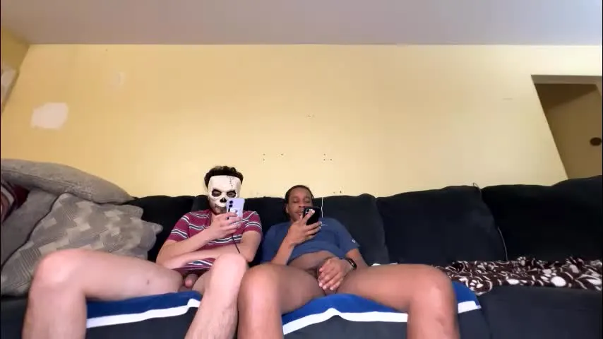 ricosuavetusaves — 2 latino friends cranking race