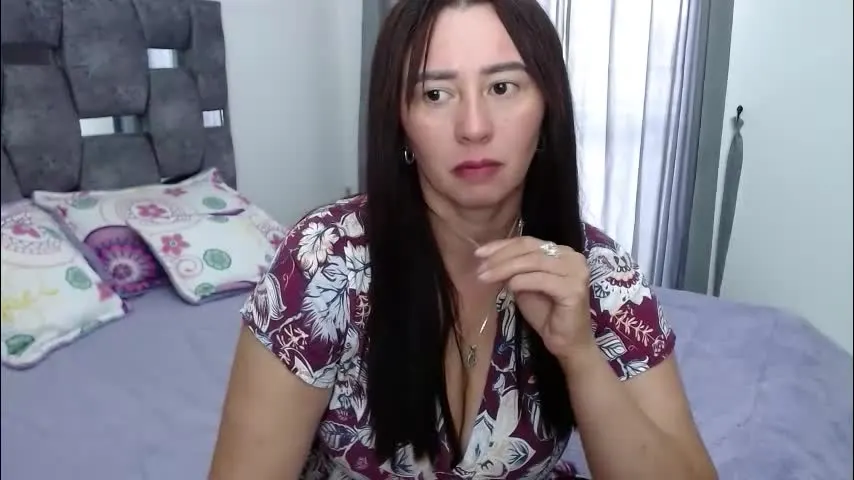 sarahott_1 — ❤️♥️🚨ALL NAKED #anal #young #bigass #bigboobs #squirt ❤ ♥️🚨 [ 520 Tokens Remaining ]