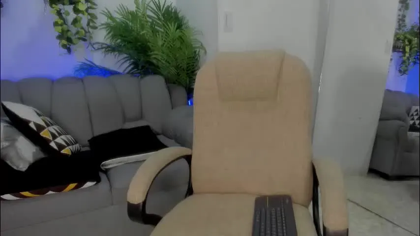 sofia_malori — Make me cum #latina #little #glasses #slim #teen [494 tokens remaining]