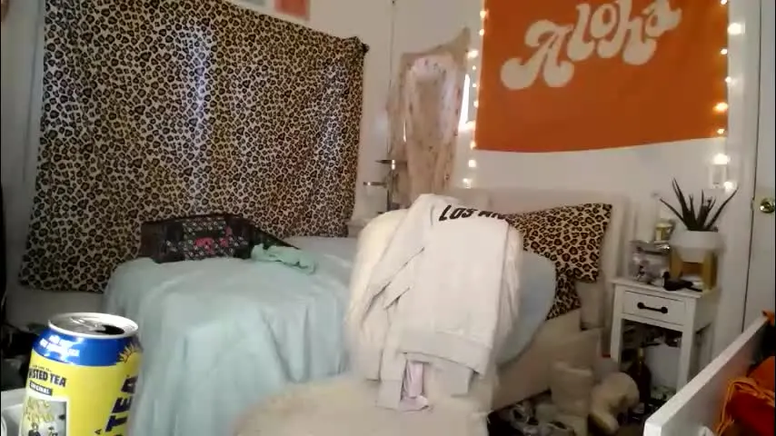 sydneyxsilva — hang w me :) #natural #20 #bigass