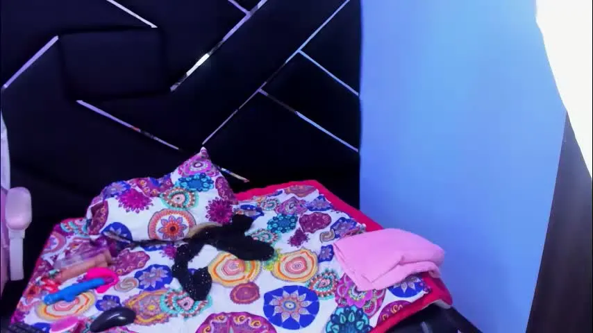 taylorbigass — GOAL: Sexy Dance [72 tokens remaining] Welcome to my room! #bigass #anal #squirt #boobs #saliva