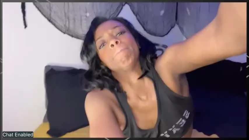 trixie_luv — Welcome to the twerk queen's room - Goal: Finger pussy [183 tokens left] #twerk #bigbutt #naturalbody #braces #dance