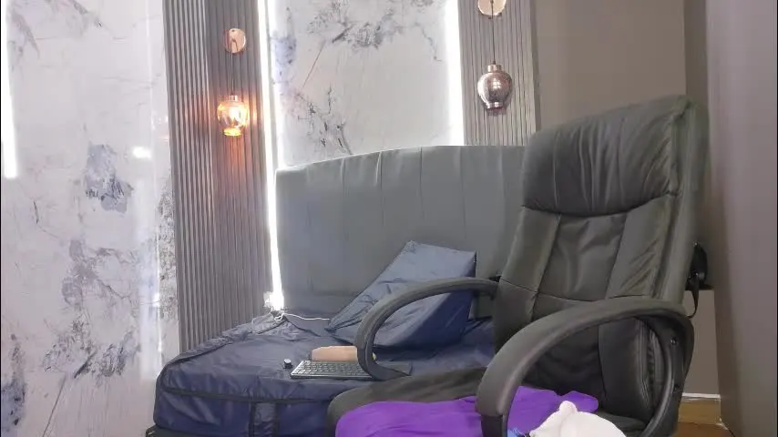 vanessa_7_ — GOAL: Sexy Dance [299 tokens remaining] Welcome to my room! #feet #blonde #redhead #lovense #new