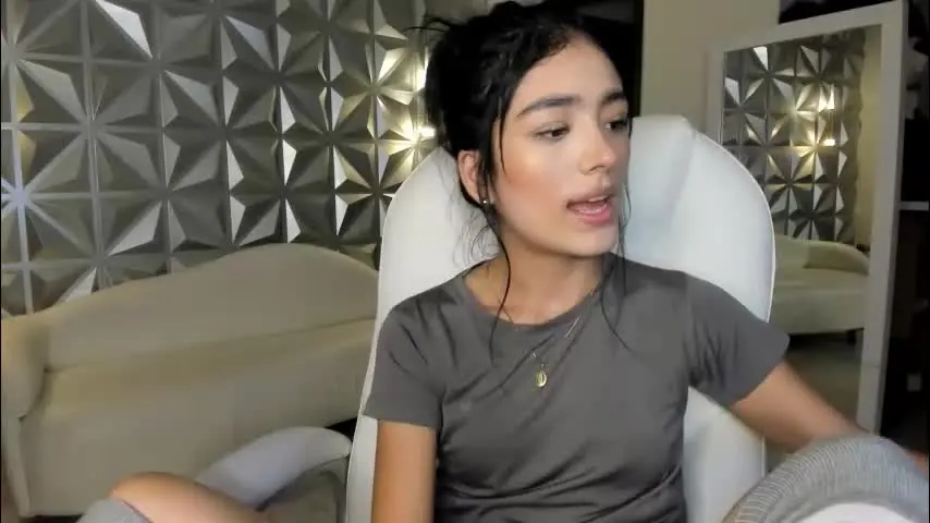 zoerouse_ — GOAL: Rub ass + zoom 👀💕 [29 tokens remaining] Welcome to my room! I'm new💫 #cutie #18 #latina #skinny #new