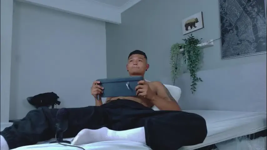 andrewkenoxx_ — GOAL: Gets naked [91 tokens remaining] Cum time... I'm new here. Wanna be the first to play with me #uncut #cum #young #bigcock #feet