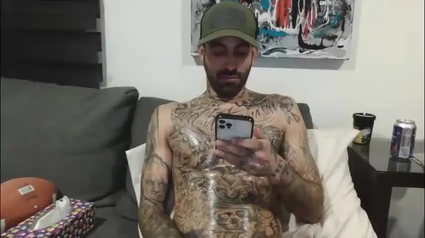 badcouple_ — im alone tonight :( gf away help me cum :) [400 tokens remaining]