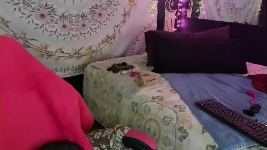 bossmomma — Cum hang out with mommy... Ocean Squirt : ) Lovense…...favs.... 150, 175, 200. #sexymilf #mature #natural #bigboobs #smoking [7490 tokens remaining]