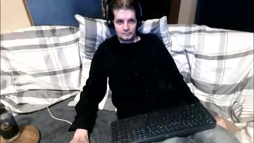 bponie1 — Bponie1's room #lovense #skinny #shy #smoking