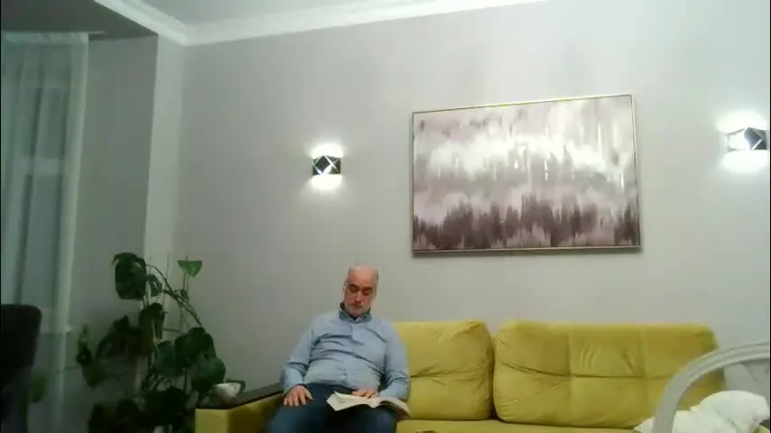 davidaus007 — Just going about my regular home life - never know what you'll see. #Relaxing #Chilling