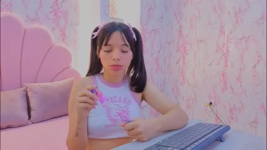 issaskinny — Here the passion does not wait, immerse you💦🥵 - Goal: Fingering show x5mnts [155 tokens left] #18 #teen #skinny #squirt #daddy