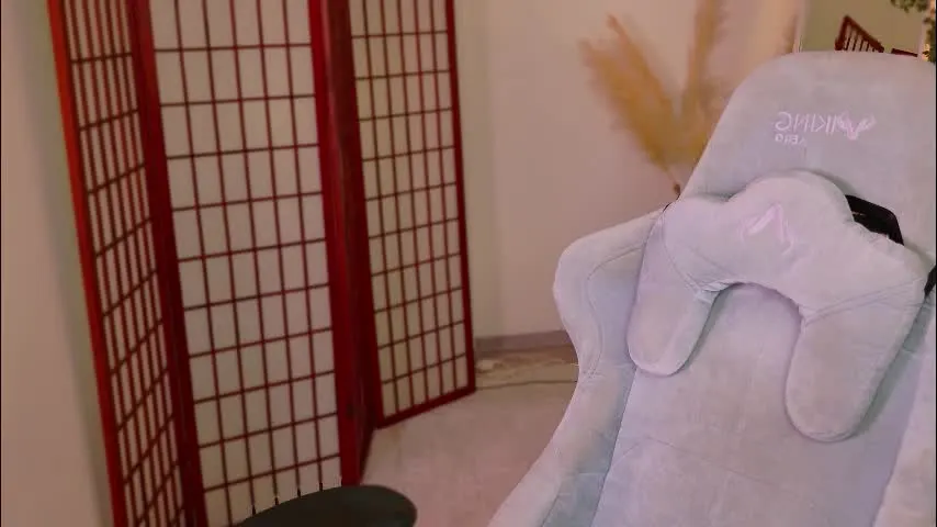 missska__ — touch pussy through panties [132 tokens remaining]