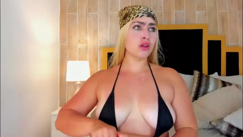 wenfox_ — GOAL: Teasing my beauty boobs💖 [54 tokens remaining] I'm ready to explore all my sensuality with you🔥 #bigboobs #latina #bigass #natural #blonde