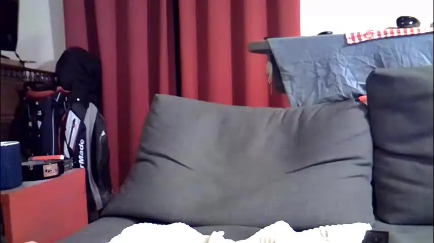 18remy45 — #french #daddy #bigcock goal is #naked [100 tokens left]