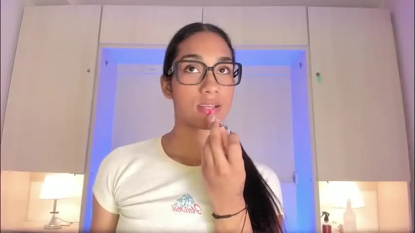 anaacollins_ — IT'S MOANDAY!! Today it's only about good vibe ! #fit #18 #daddy #muscle #dirtytalk [0 tokens remaining]